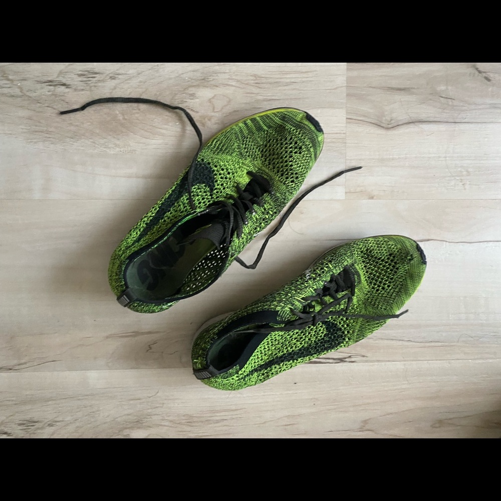 Nike fly knit volt  ok condition
